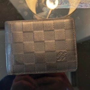 Loui Vuitton slender wallet